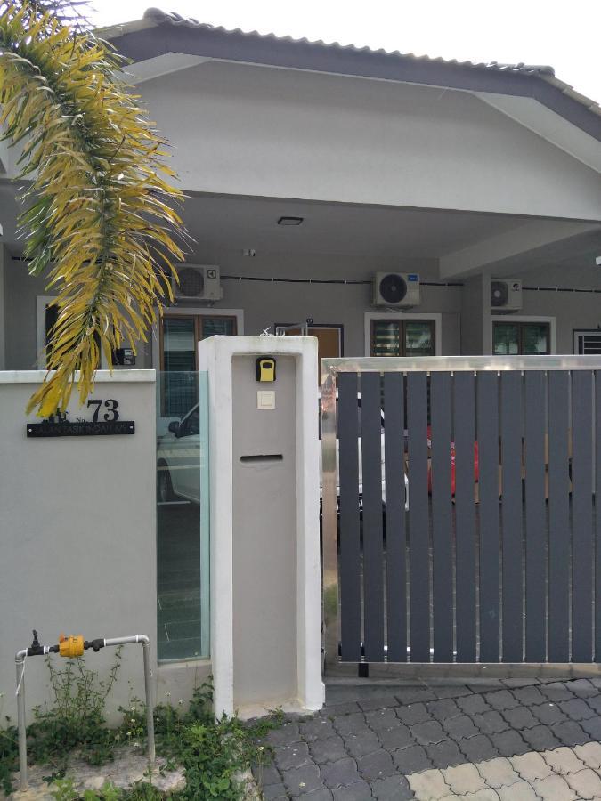 73 Cozyhome-Gated And Guarded,Northern European Interior Kluang Exterior photo